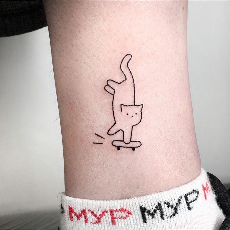 10 tatouages minimalistes pour les amoureux des chats