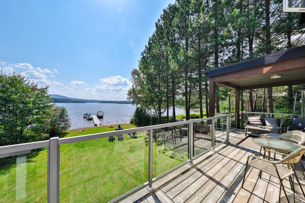 Luxuriously renovated home offering a wonderful waterside living environment