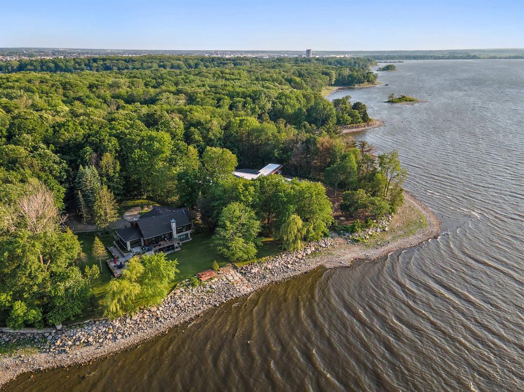 Unique, irrésistible, spectaculaire: cette maison au bord de l'eau vous fera sentir en vacances à longueur d'année