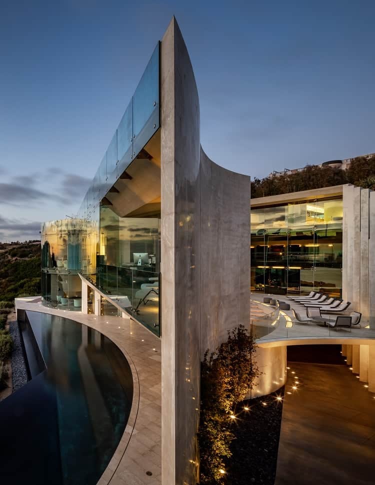 Cette impressionnante demeure moderne appartient à la chanteuse Alicia Keys et son conjoint Swizz Beatz