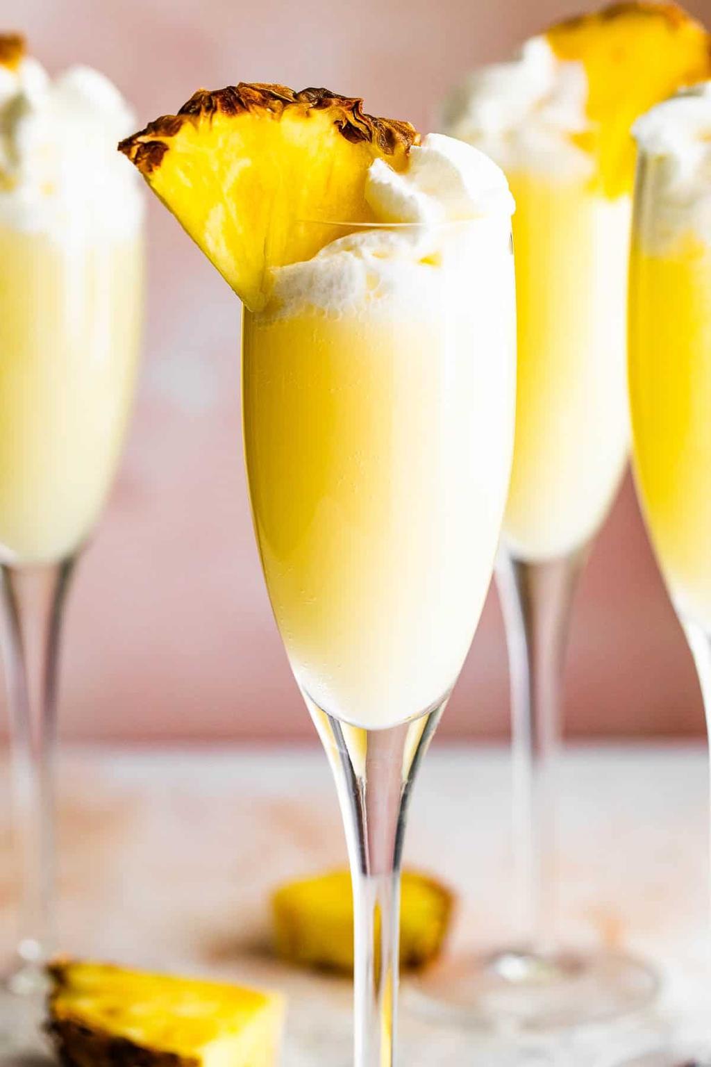 La boisson de l'été: le mimosa  à l'ananas