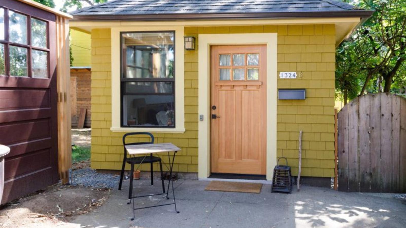 Surprenante transformation d'un garage en petite maison d’invités