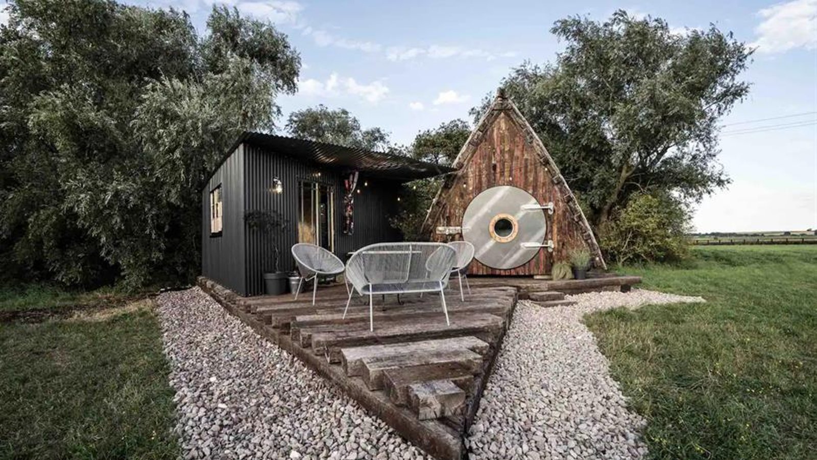 Impressionnantes petites maisons fabriquées à partir de matériaux recyclés 