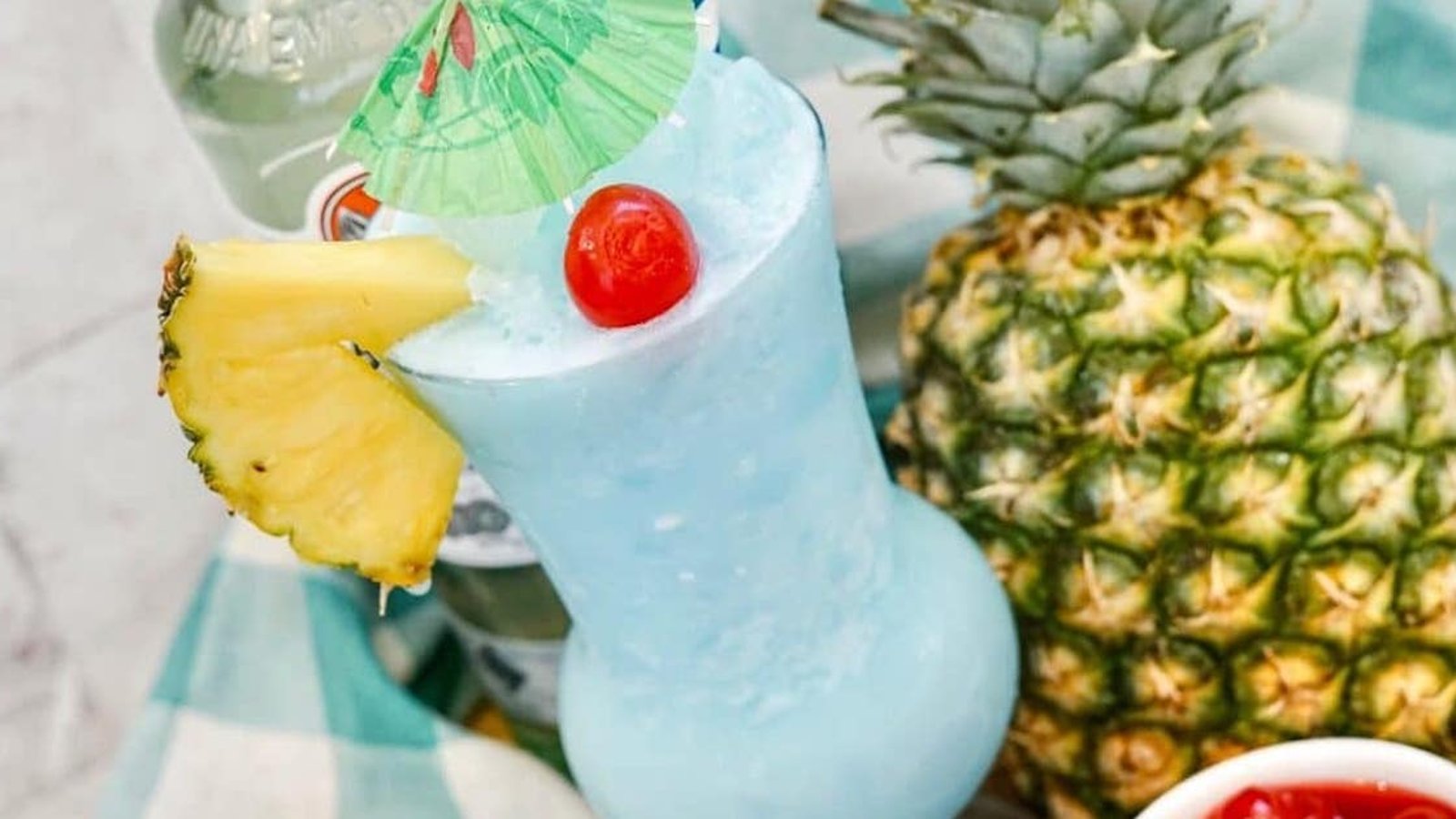 Cocktail de vacances: le Blue Hawaiian givré