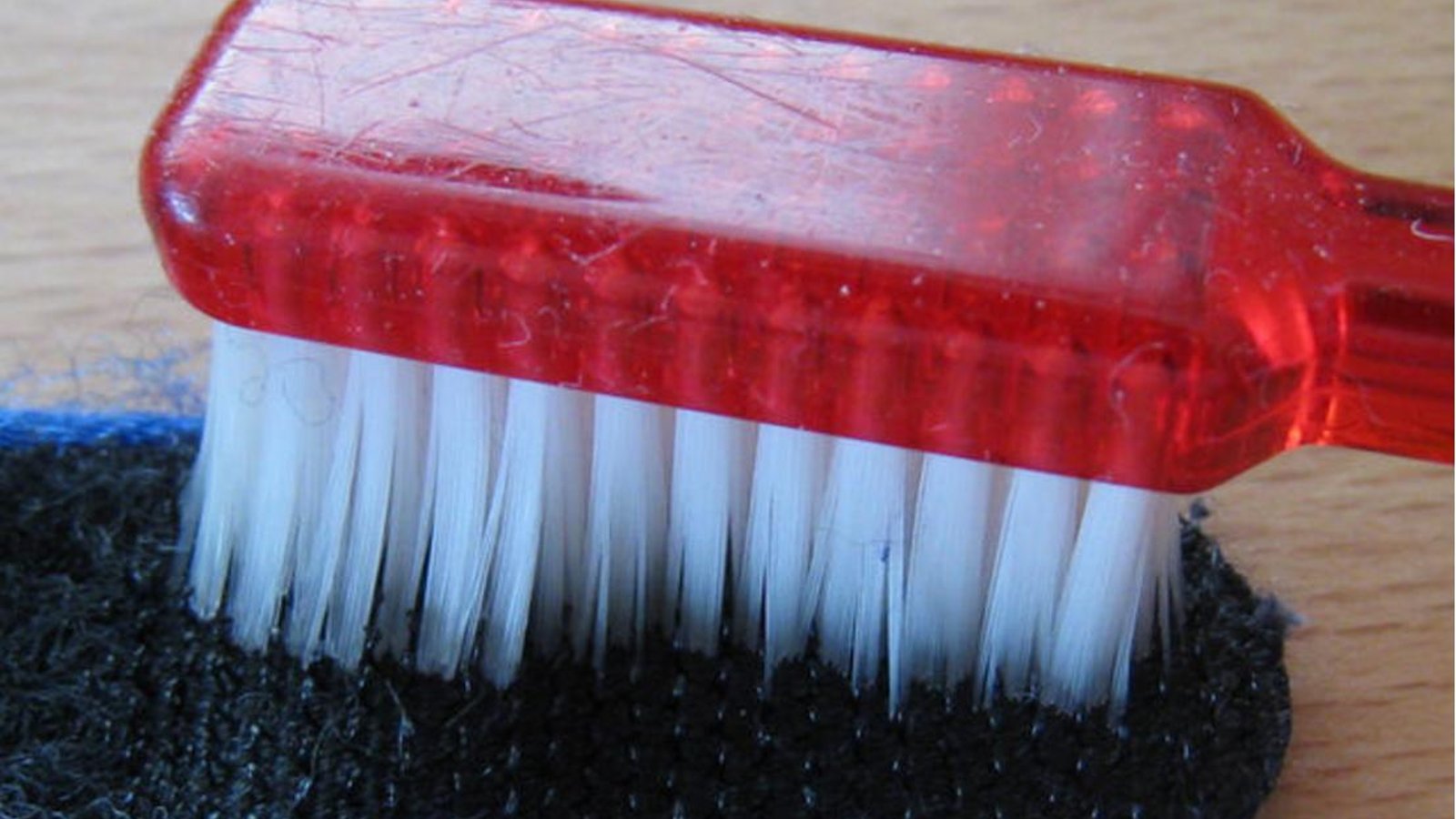 Ne jetez plus vos brosses à dents! Elles sont d'une grande utilité partout dans la maison