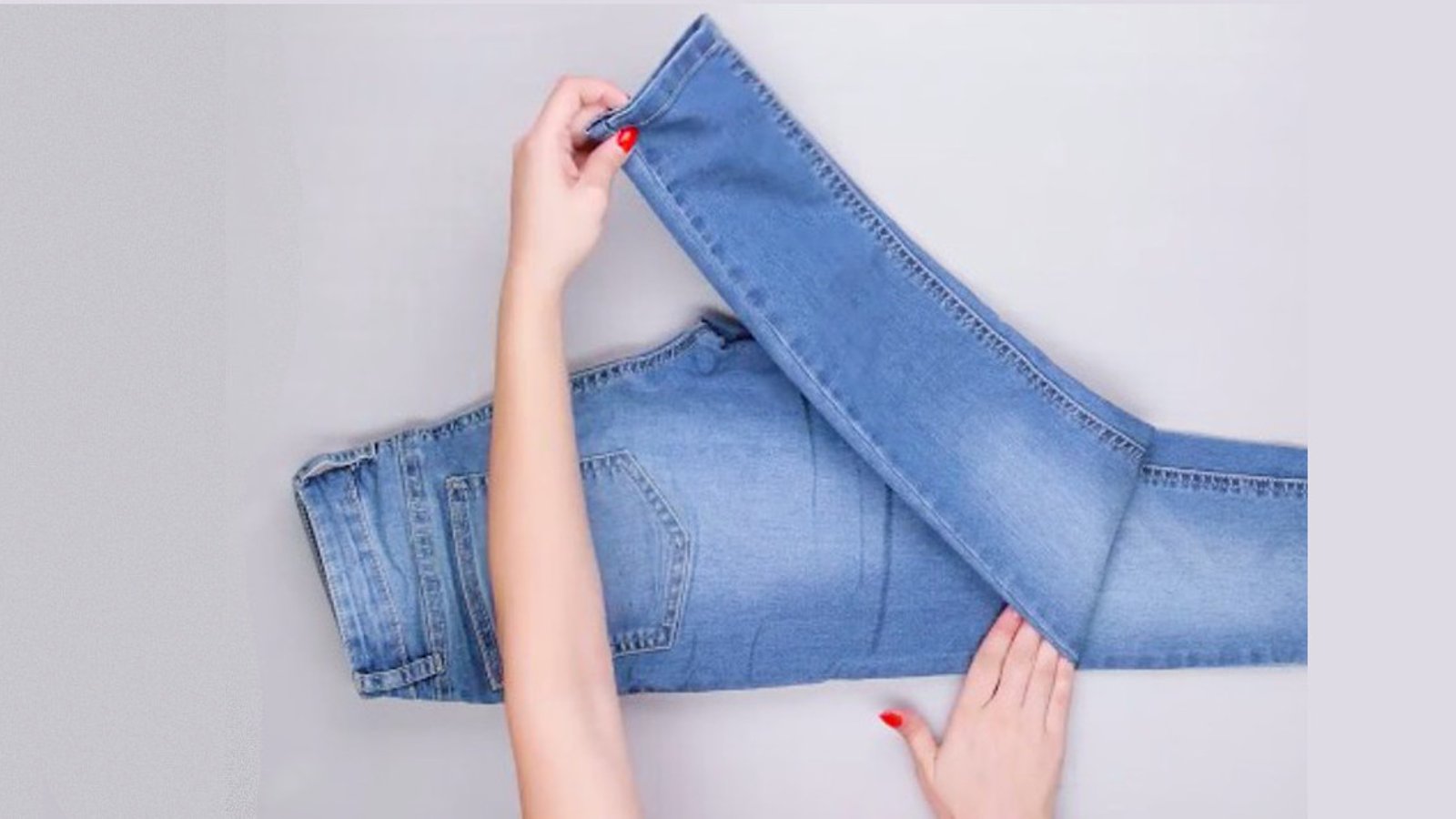 3 façons de plier vos jeans qui vous feront gagner plus d'espace de rangement! 