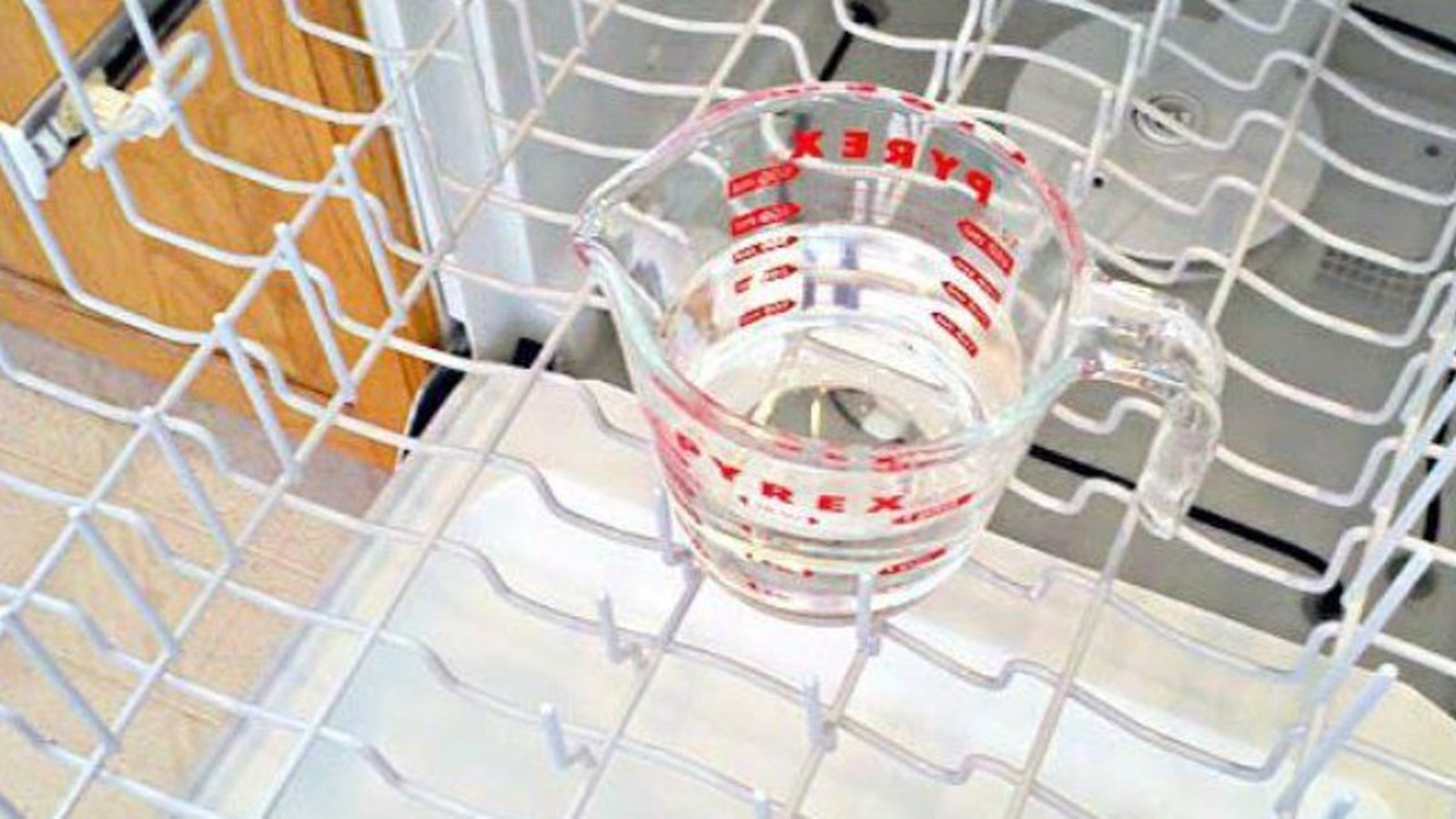 Nettoyer votre lave-vaisselle en profondeur en seulement 3 étapes simples 
