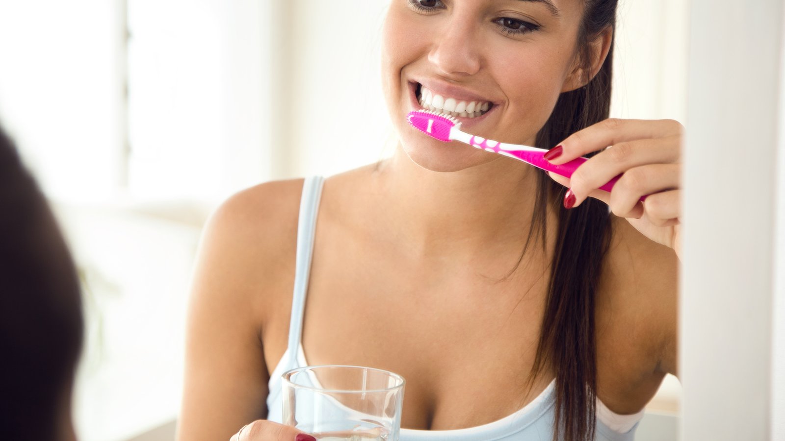 10 façons infaillibles de blanchir ses dents à la maison