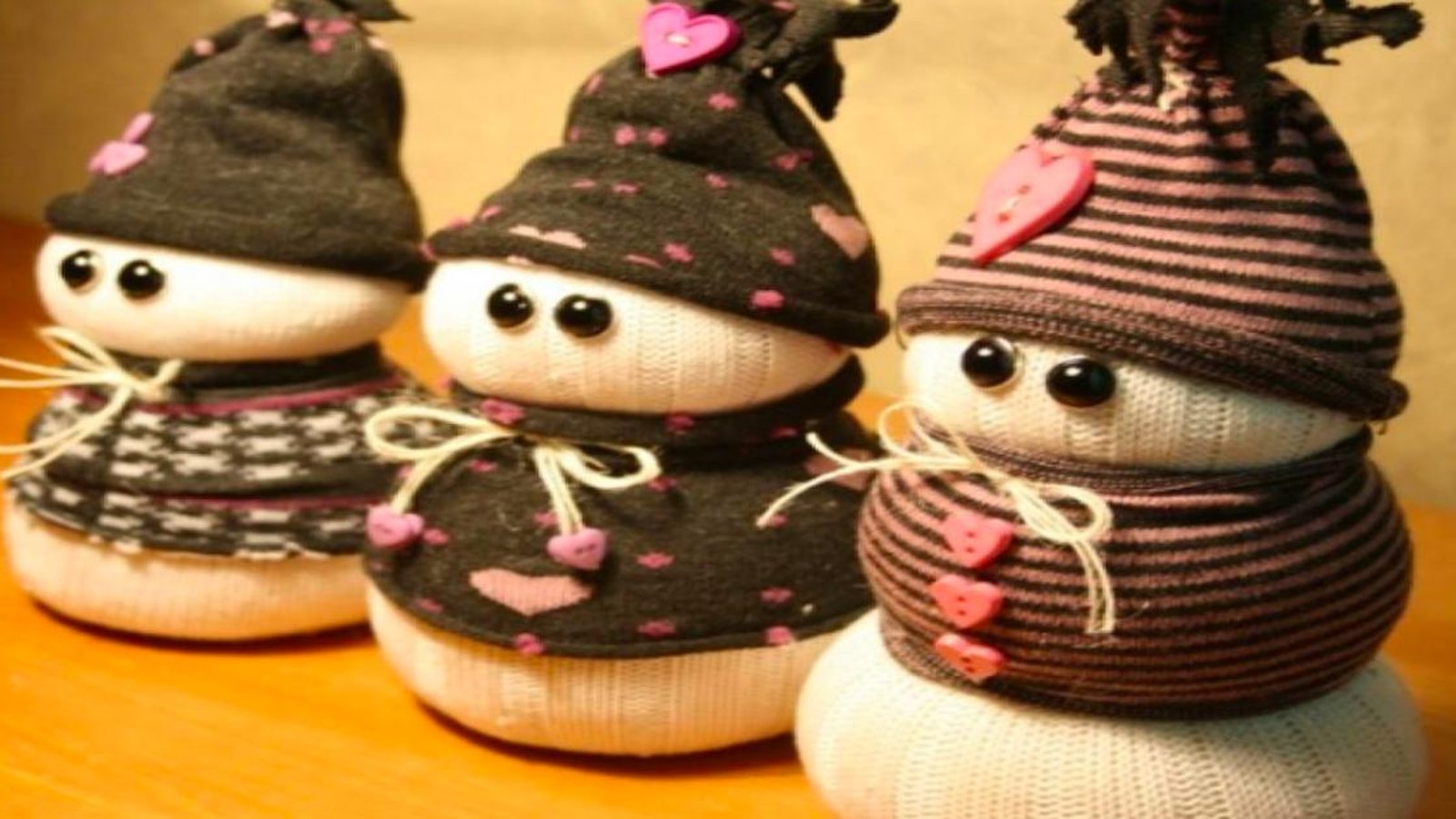 13 adorables bonhommes de neige à bricoler avec des chaussettes! 