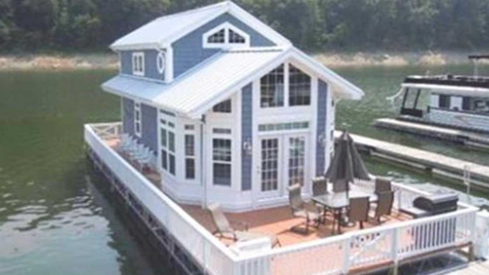 Ce cottage sur l'eau vous donnera envie de vous y installer!
