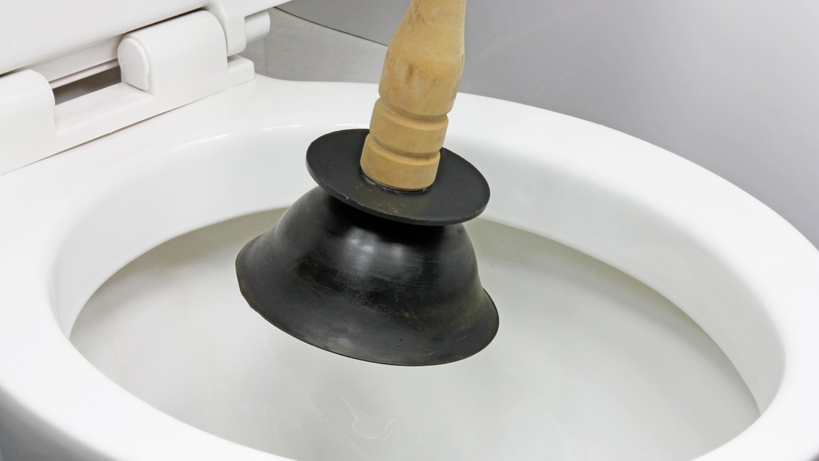 6 astuces pour une toilette impeccable sans siphon ni plombier!