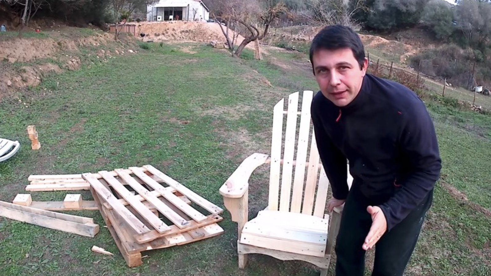 Fabriquez facilement une chaise Adirondack avec du bois de palettes! 