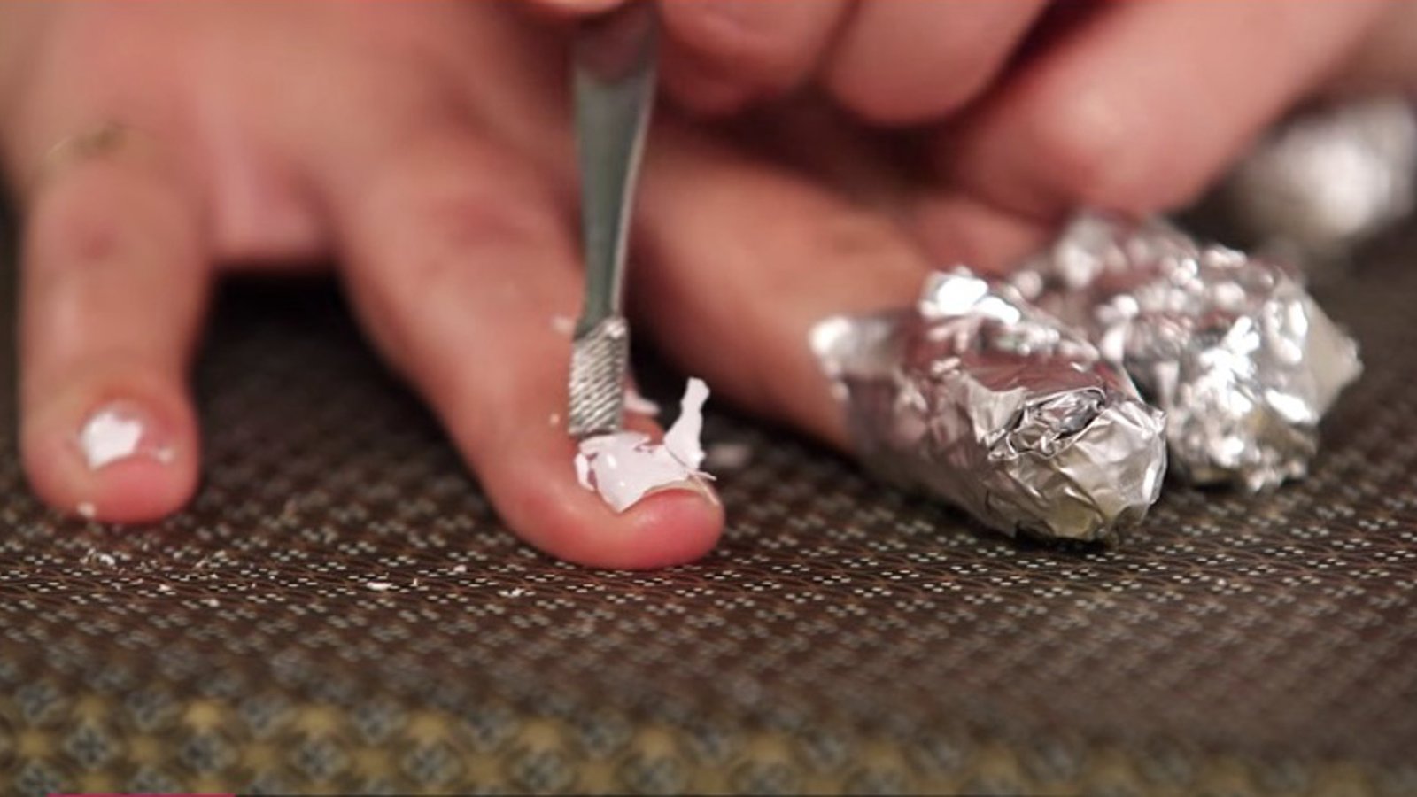 Voici comment retirer une manucure en gel sans abîmer vos ongles