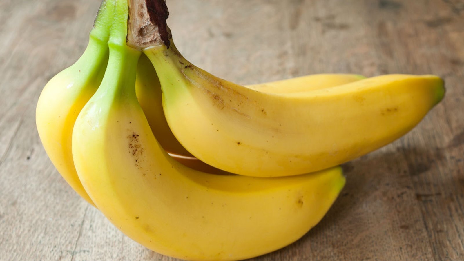 Elle utilise une méthode qui lui permet de conserver plus longtemps ses bananes et de les empêcher de noircir 