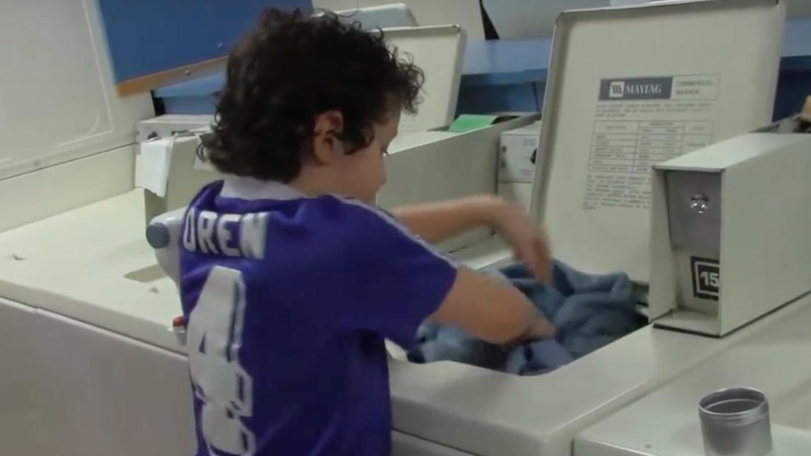 Oui, un enfant de 8 ans devrait savoir comment faire sa lessive!