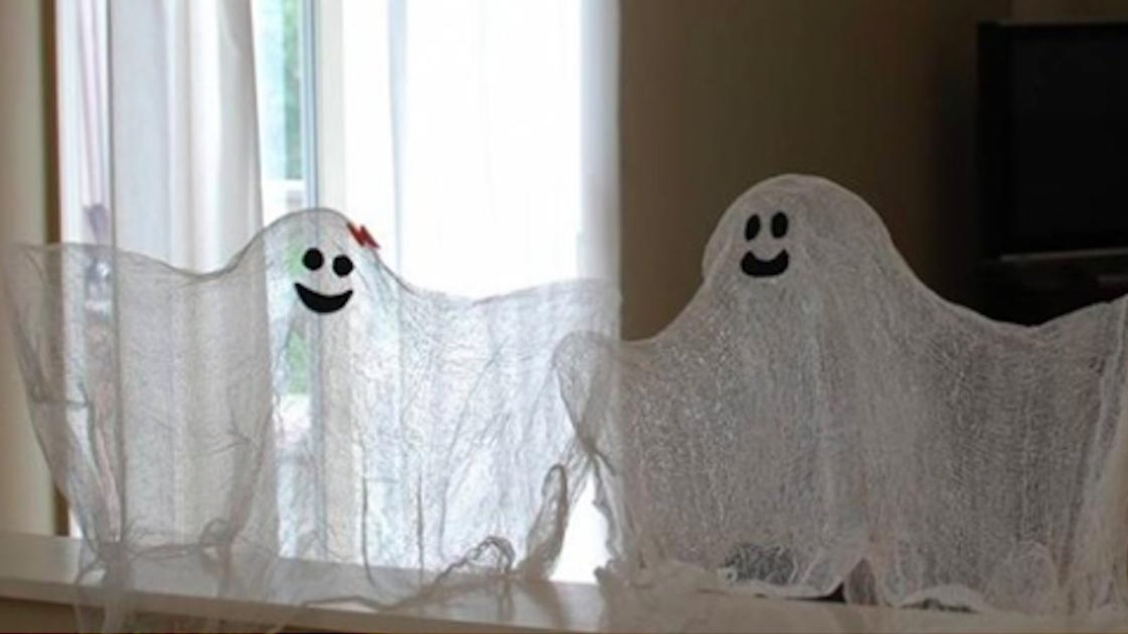 2 décorations mettant en vedette les fantômes à faire avec les enfants pour Halloween