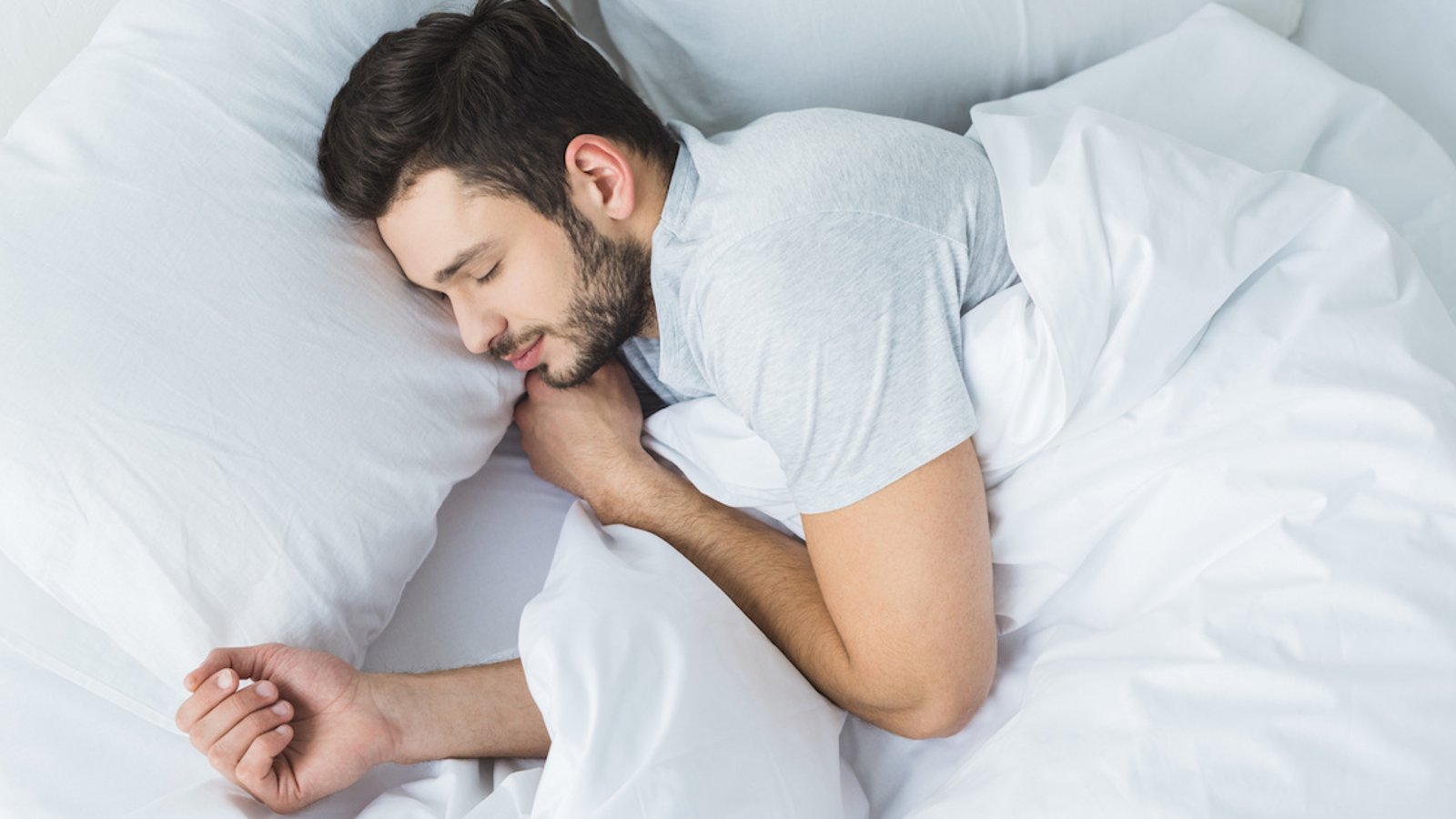 Découvrez en quoi votre position pour dormir influence votre santé