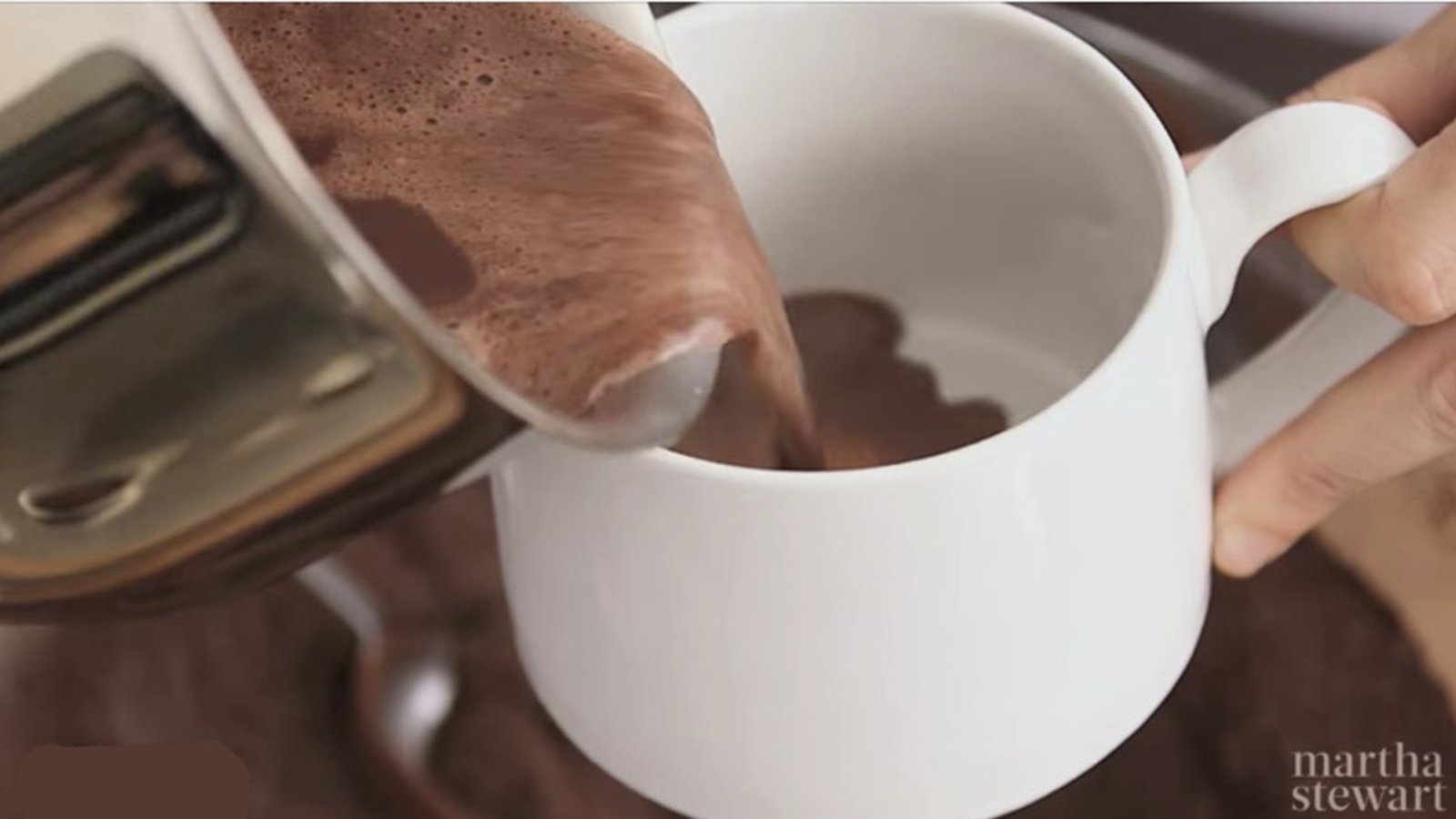 Plus jamais vous ne voudrez de chocolat chaud en sachet! Voici la recette la plus onctueuse à savourer! 