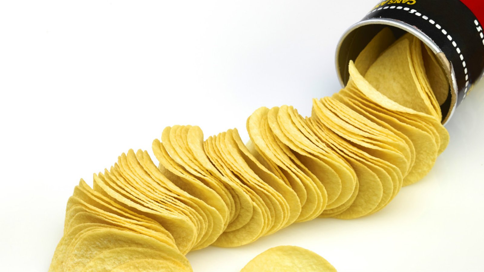 Ce que VOUS NE SAVEZ PAS à propos des chips PRINGLES et qui vous fera HÉSITER avant d’en manger!