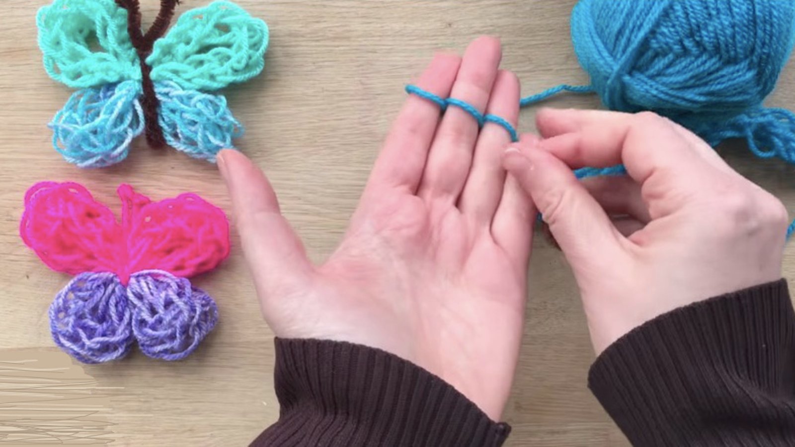 Fabriquez de magnifiques papillons avec les enfants! À partir de tricots faits avec les doigts! 