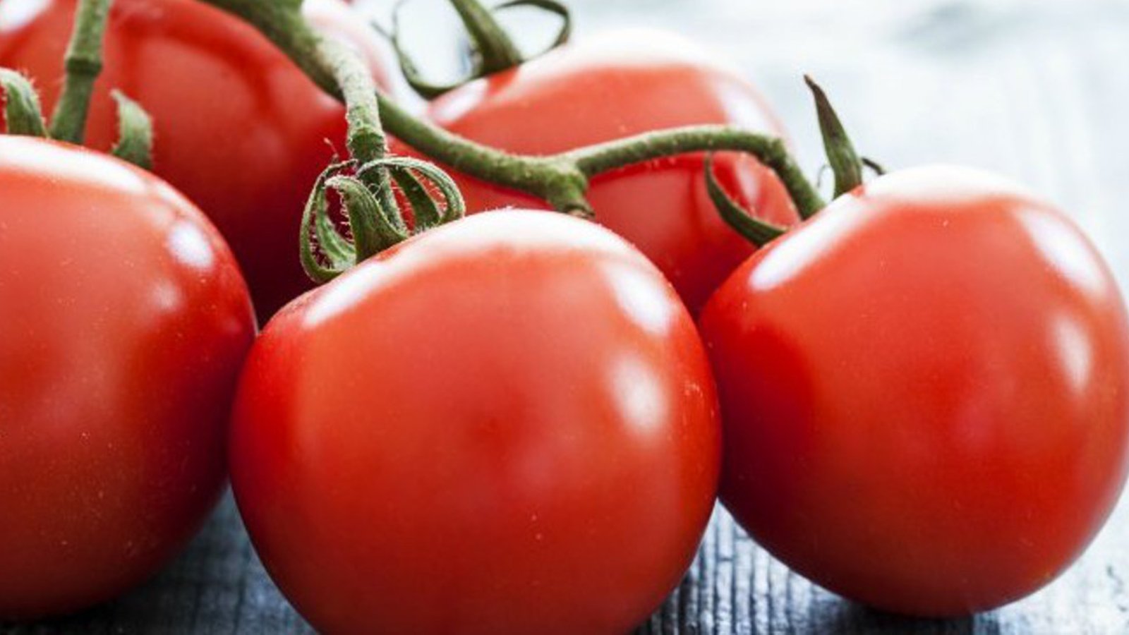 Vous aimeriez conserver vos tomates fraiches plus longtemps? Faites ces 2 choses! 