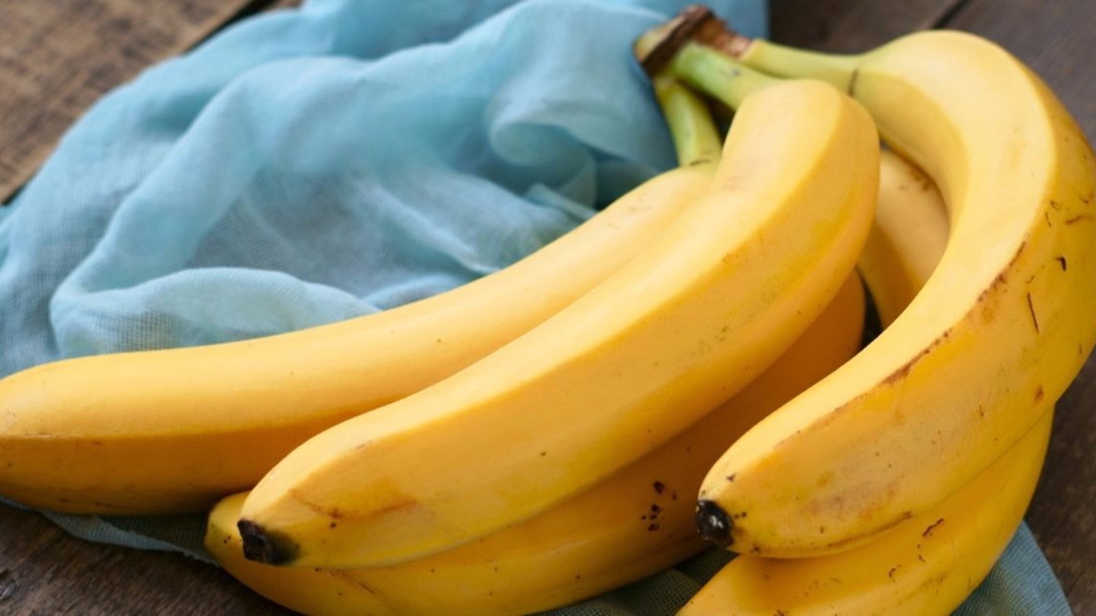 Éloignez les mouches à fruits et empêchez vos bananes de noircir avec une seule astuce géniale!