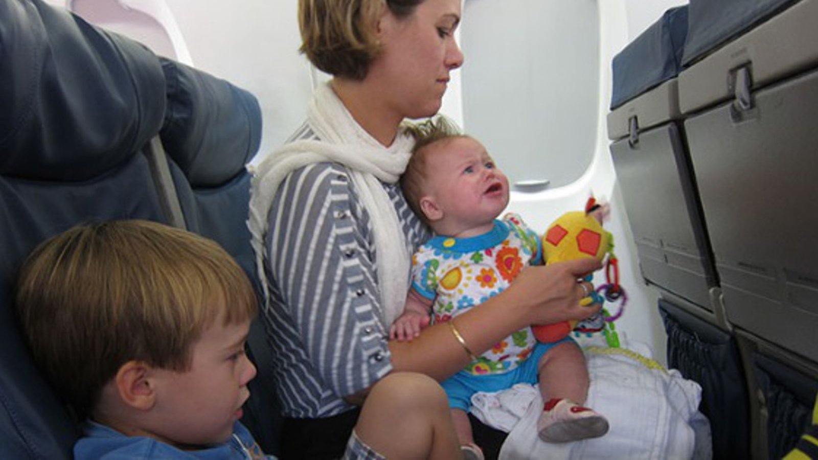 Lors de mon dernier voyage, un bébé a remis ceci à tous les passagers sur le vol avec une petite note disant ceci: 