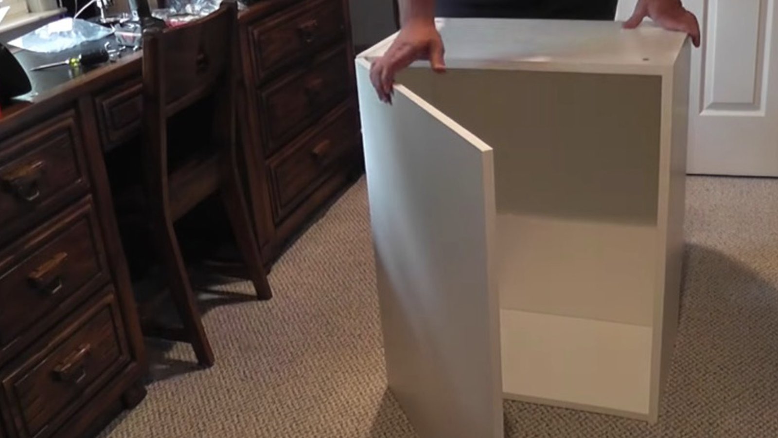 Un papa prend 7 armoires Ikea et crée un truc vraiment spécial dans la chambre de sa fille 