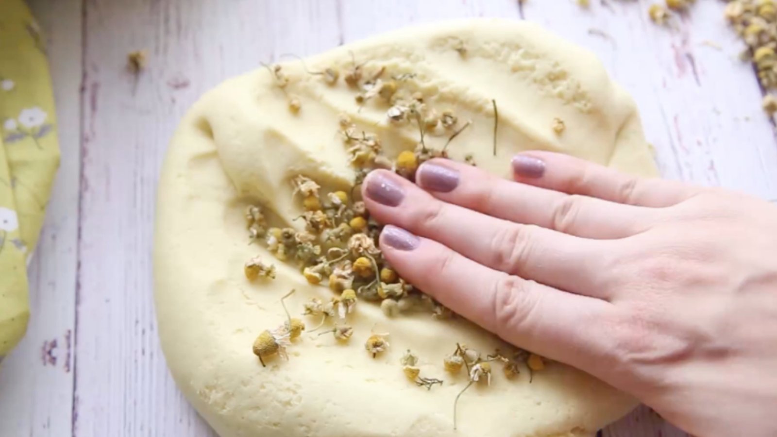 Cette recette de pâte à modeler maison aidera vos enfants à se détendre! 