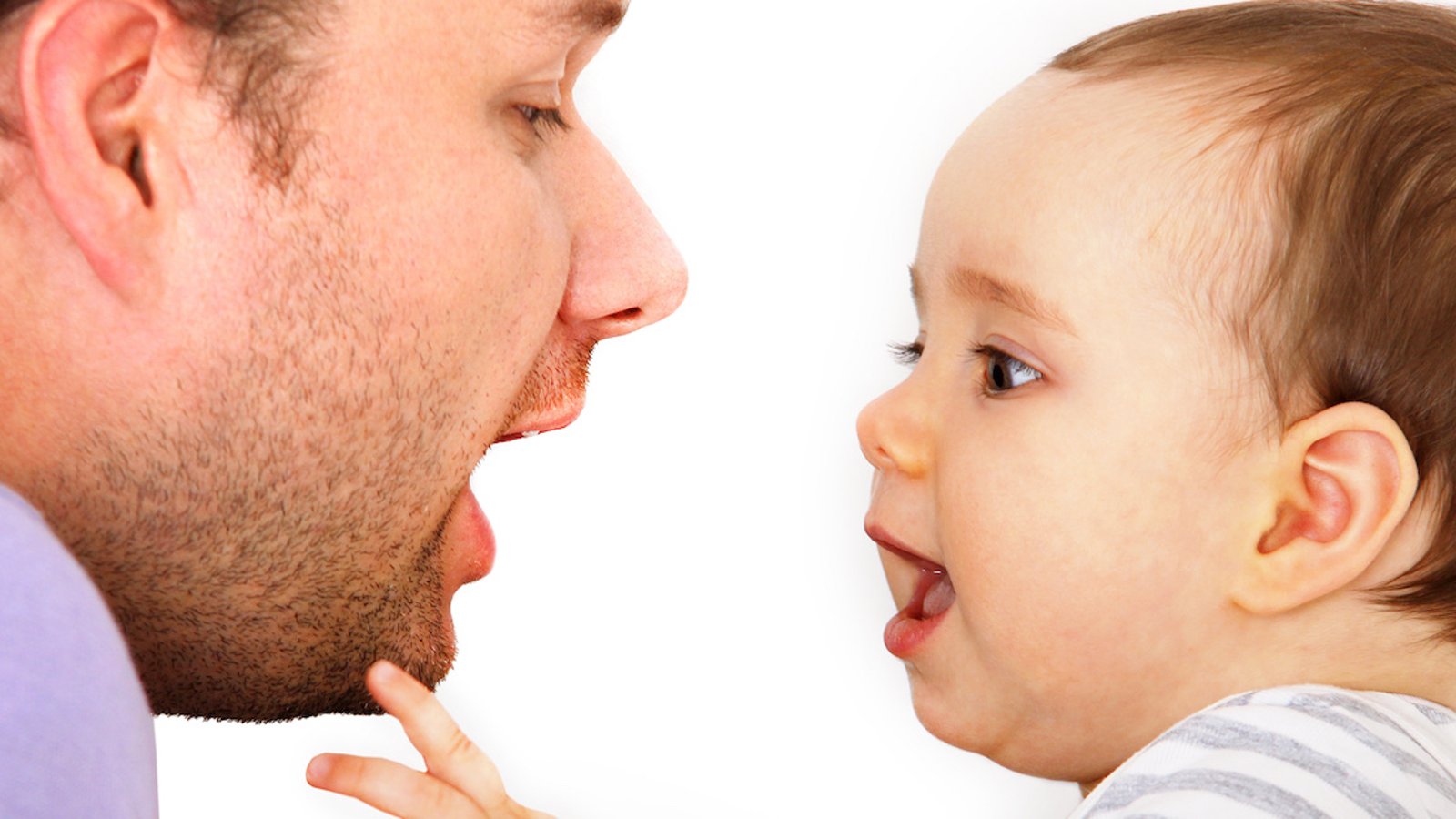 Selon de récentes recherches, c’est de leur papa que les bébés apprennent la majorité de leur vocabulaire