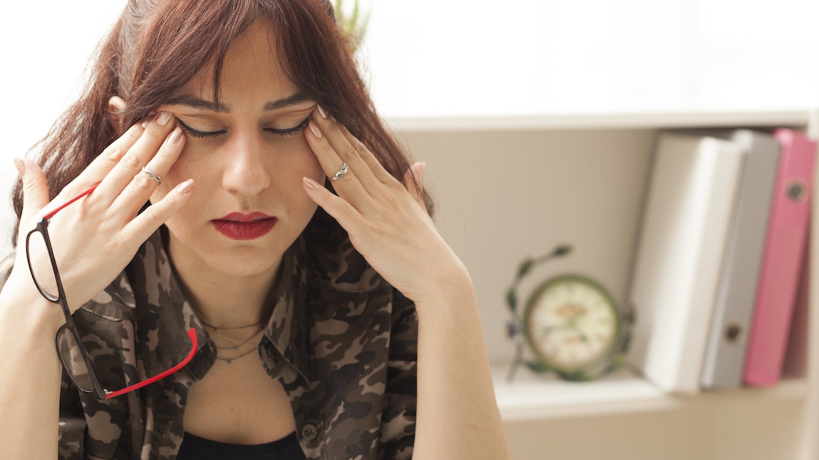 7 erreurs alimentaires qui peuvent déclencher des maux de tête et des migraines sévères