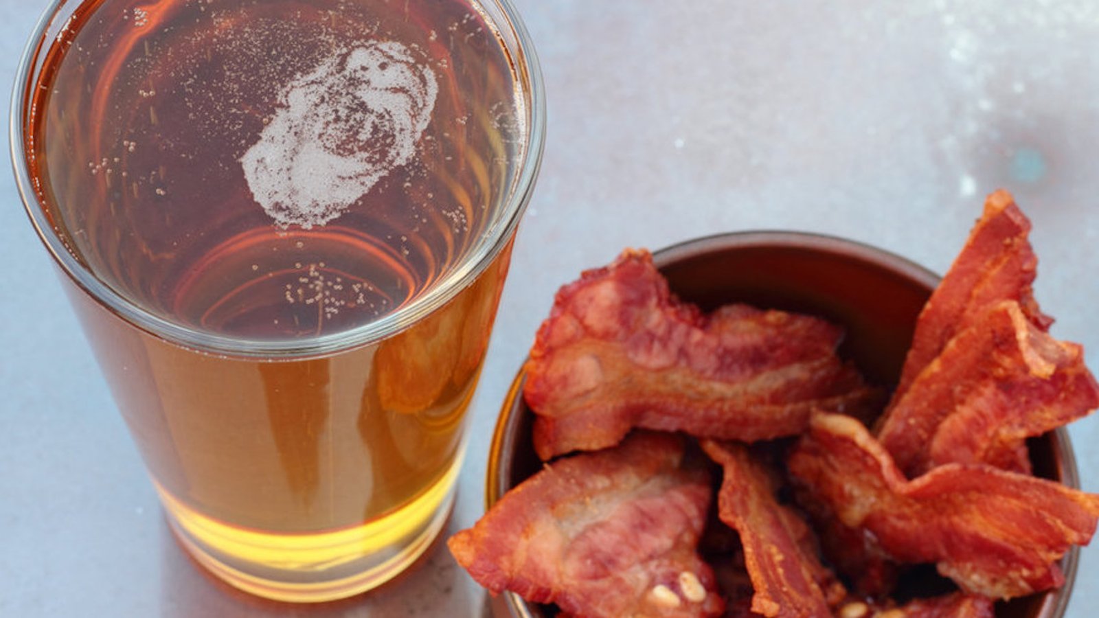 Réduire votre consommation de bacon et d’alcool pourrait abaisser votre risque de cancer de 40%
