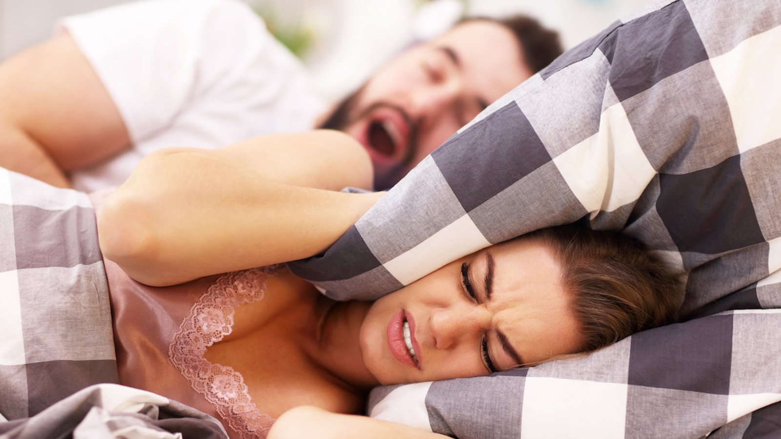 5 astuces pour parvenir à dormir auprès d’un ronfleur