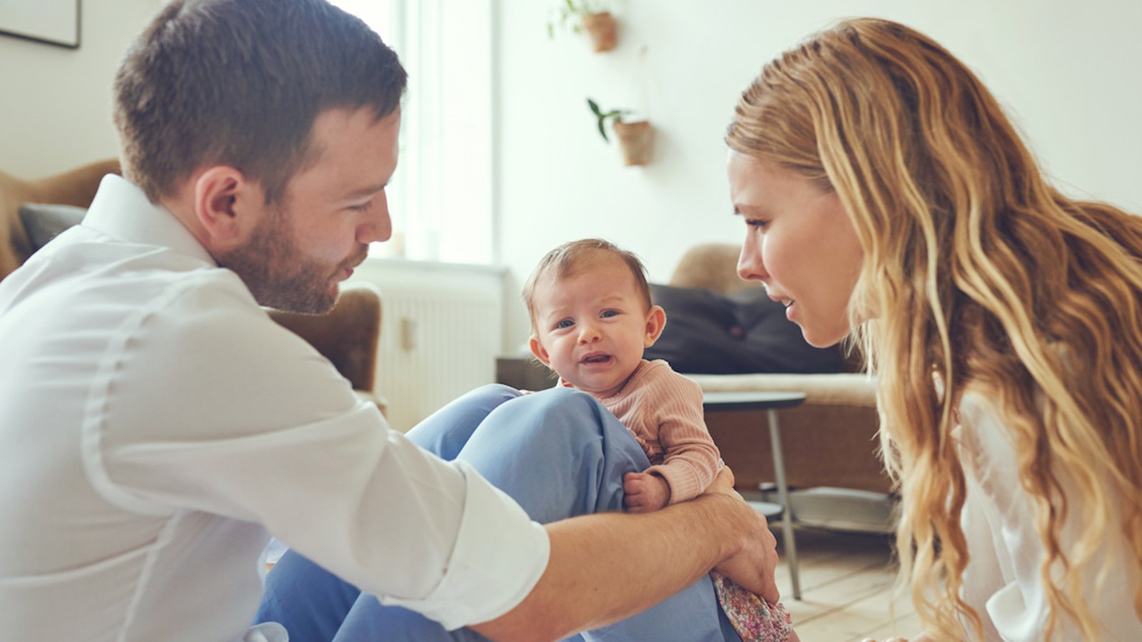6 problèmes que les couples rencontrent souvent après l’arrivée d’un bébé. Et des solutions!