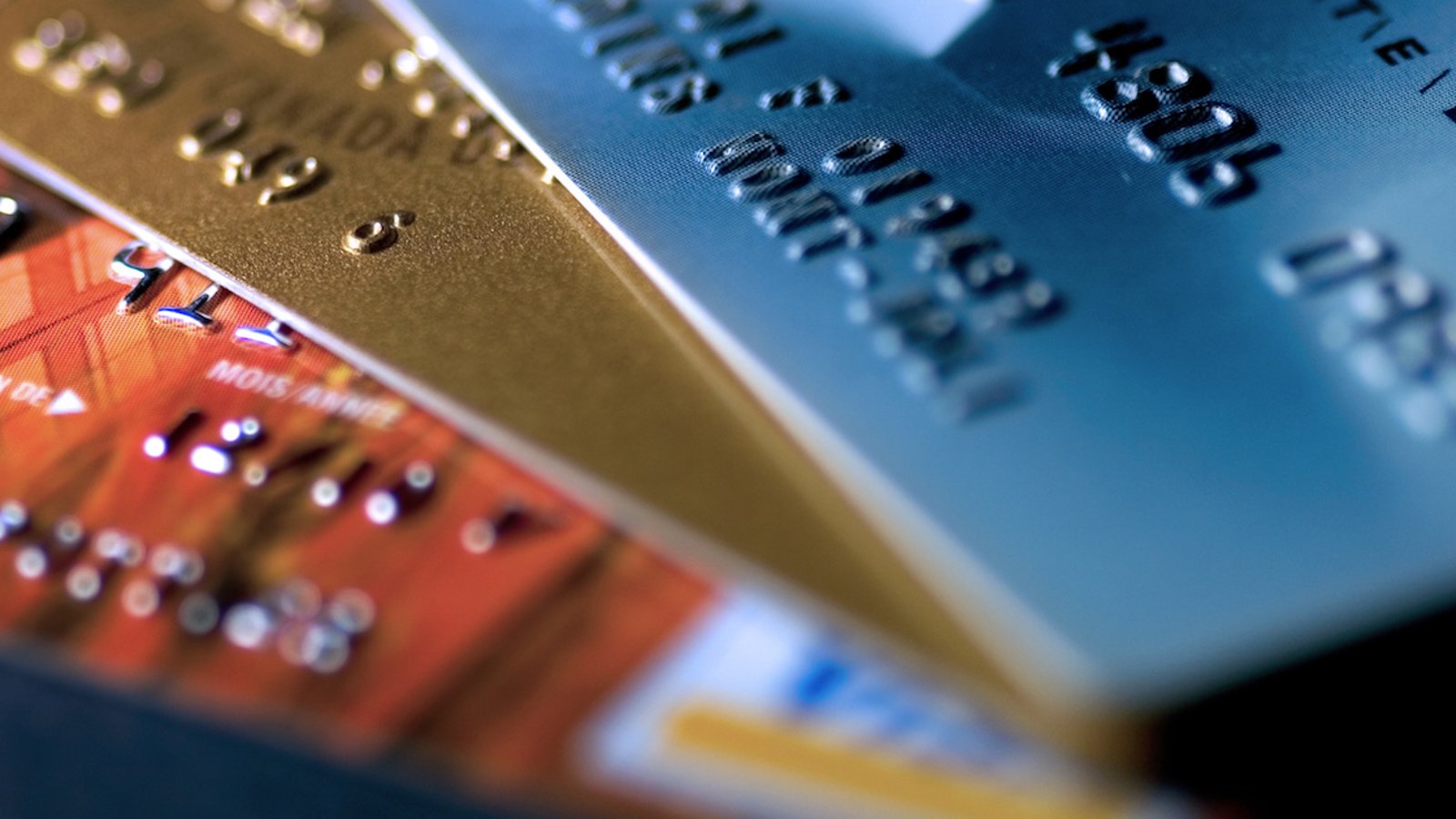 Dès le 1er août prochain, de nouvelles règles concernant le paiement des cartes de crédit seront applicables.