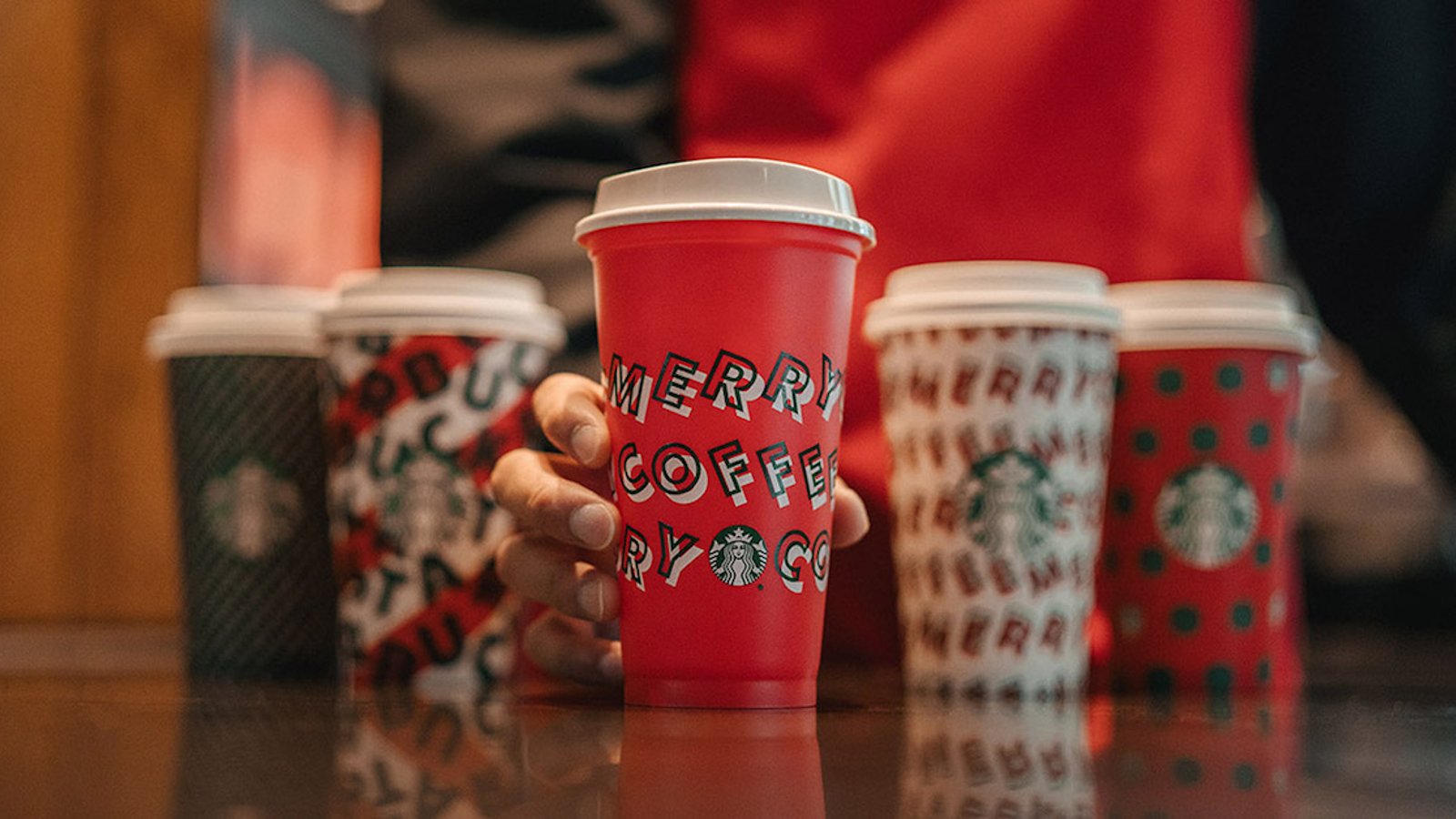 Si vous désirez une tasse réutilisable gratuite pour la période des Fêtes, passez chez Starbucks le 7 novembre!