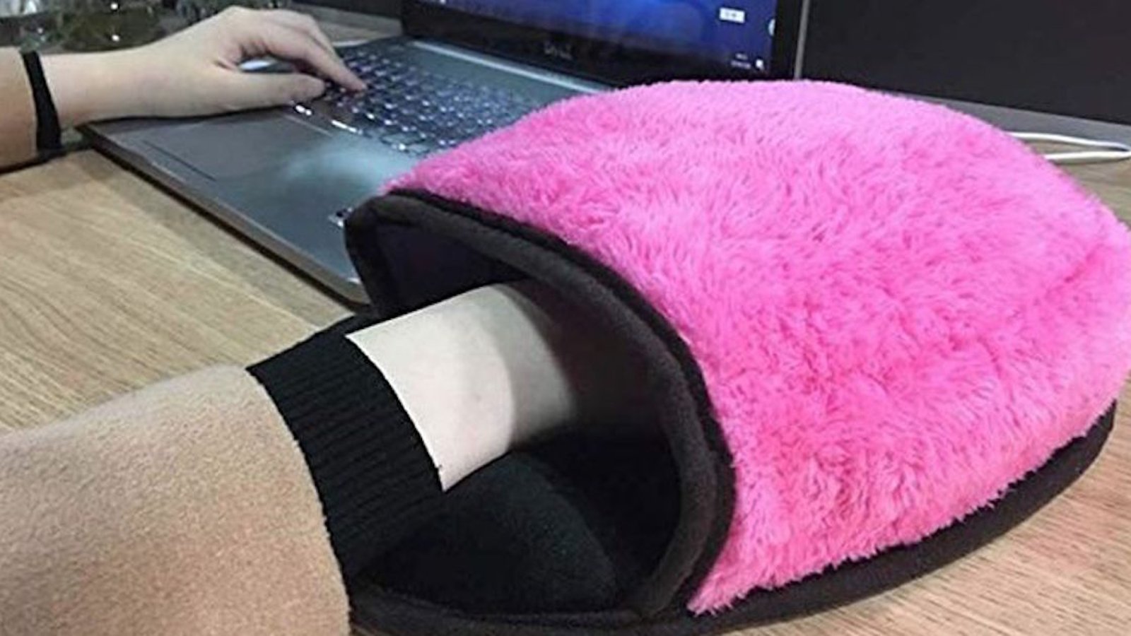Froid au bureau l’hiver? Ce tapis de souris chauffant gardera vos mains au chaud!