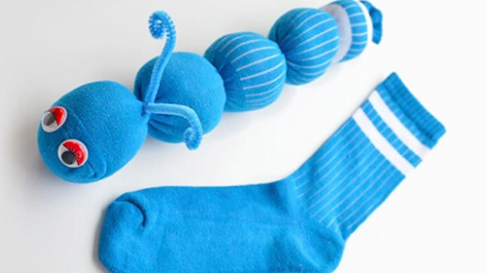 Bricolage facile: comment faire des chenilles en chaussettes sans