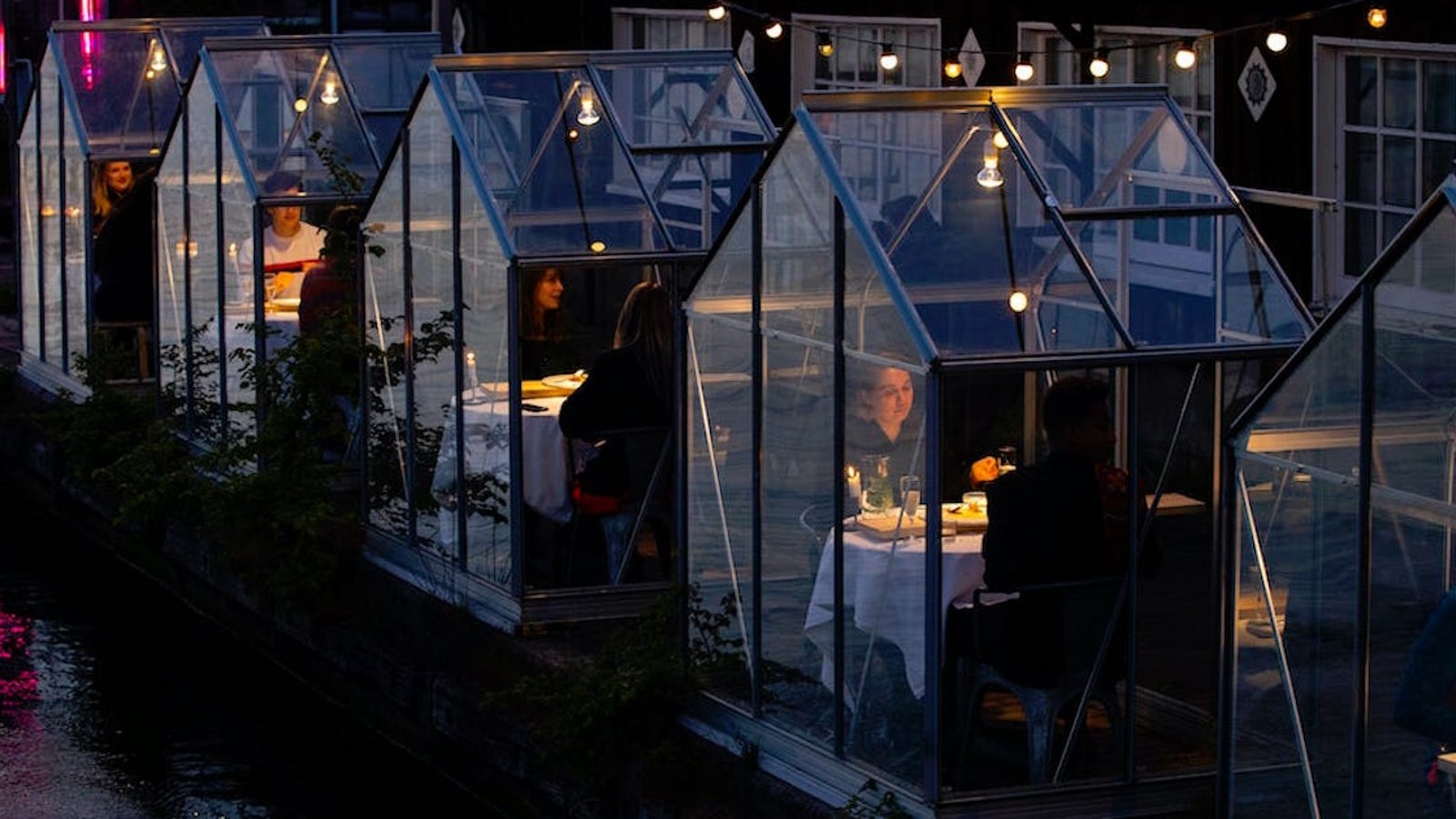 COVID-19: un restaurant d’Amsterdam a trouvé une solution pour que les convives puissent y manger en respectant la distanciation sociale