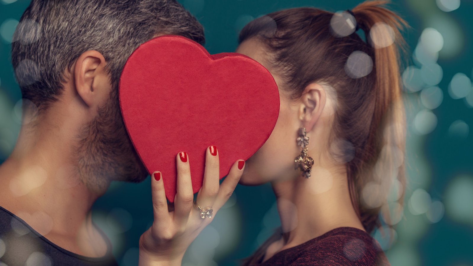 Une nouvelle étude révèle le cadeau Saint-Valentin que les gens attendent vraiment de leur douce moitié