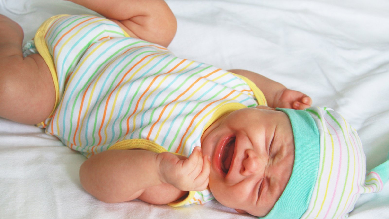 Une nouvelle étude suggère qu'il est bon de laisser un bébé pleurer et voici pourquoi
