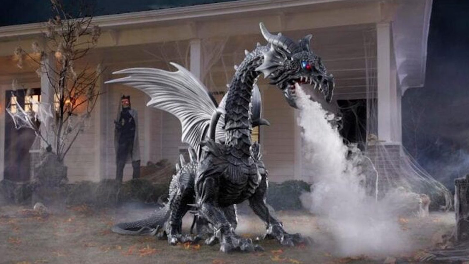 La déco d'Halloween la plus hot du moment: un dragon géant animé!