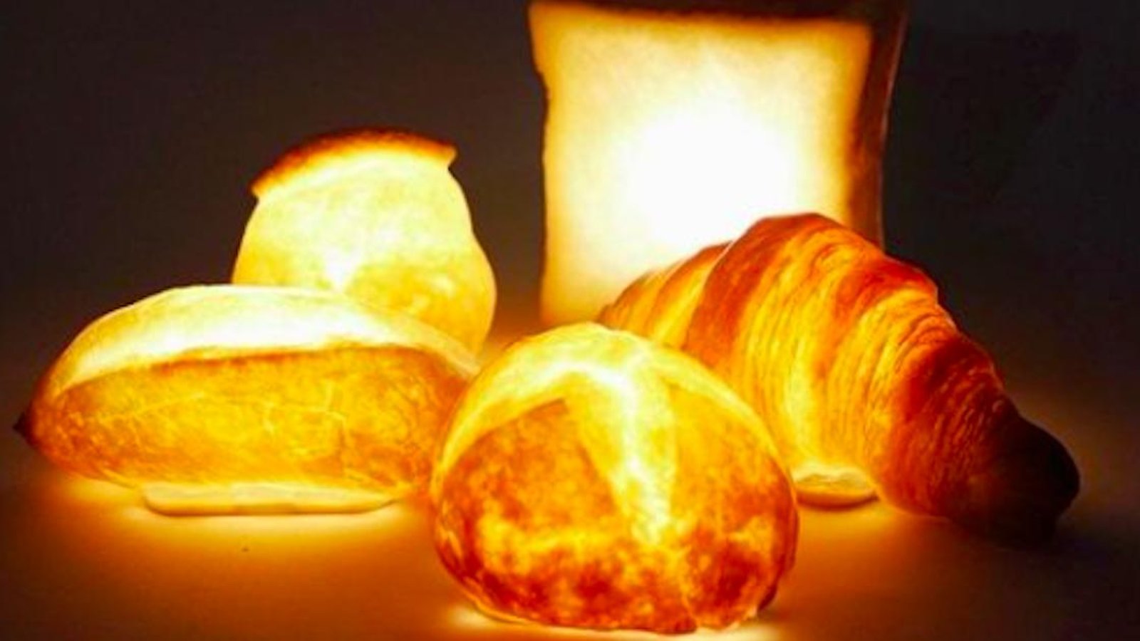 Cette créatrice fabrique des lampes avec du pain!