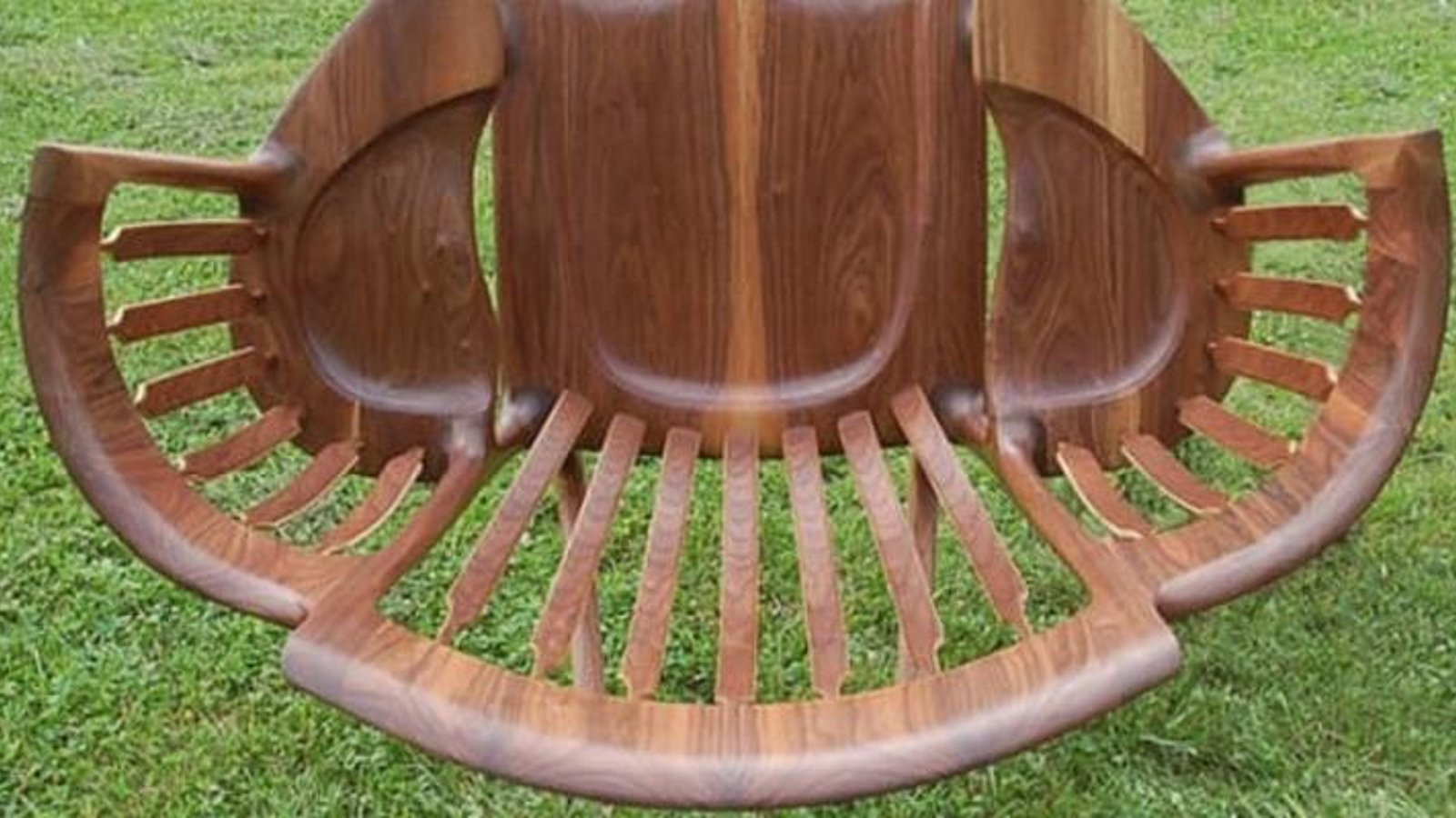 Un papa à fabriqué cet étrange chaise! Quand vous verrez pourquoi, vous en voudrez une! 