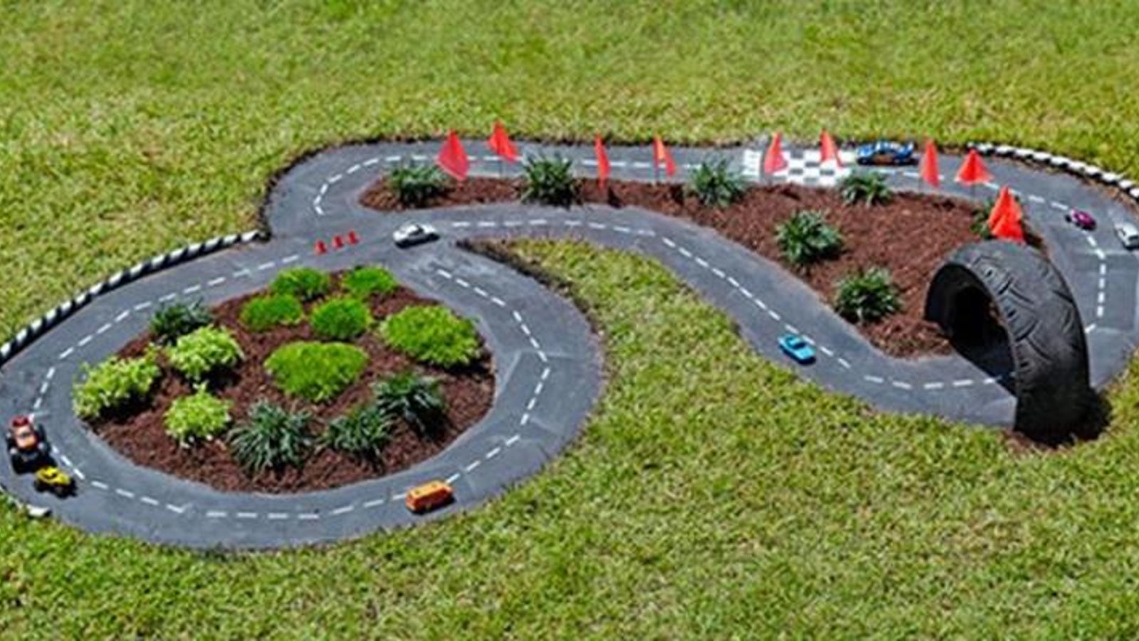 Comment fabriquer une piste de course miniature pour le jardin!