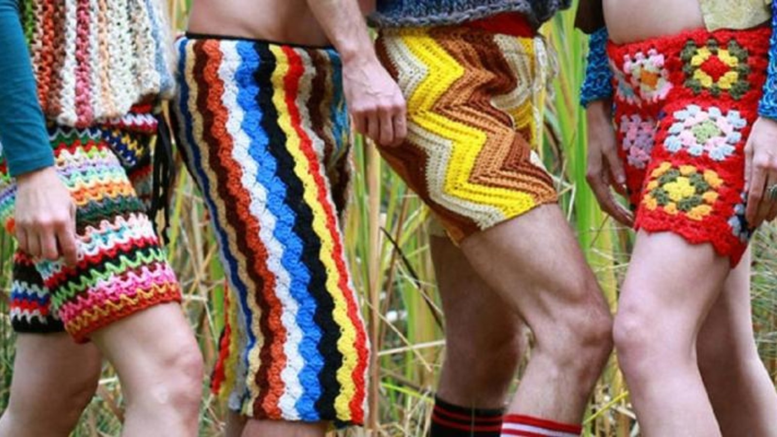 Une nouvelle mode est lancée! Des shorts pour hommes au crochet! Mais vous n'avez encore rien vu! 