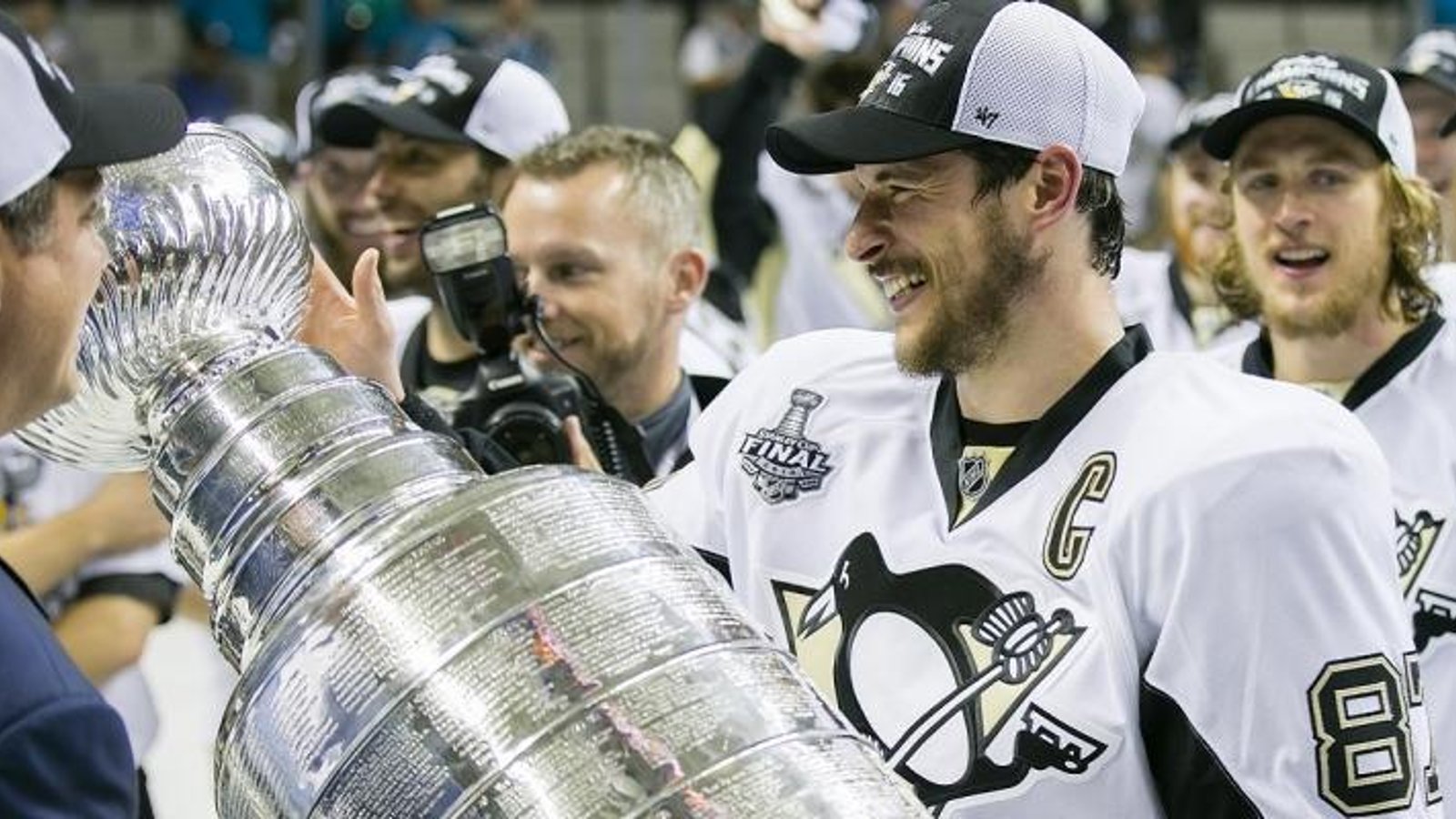 Sidney Crosby, unannounced, does something wonderful with his time with the Cup.