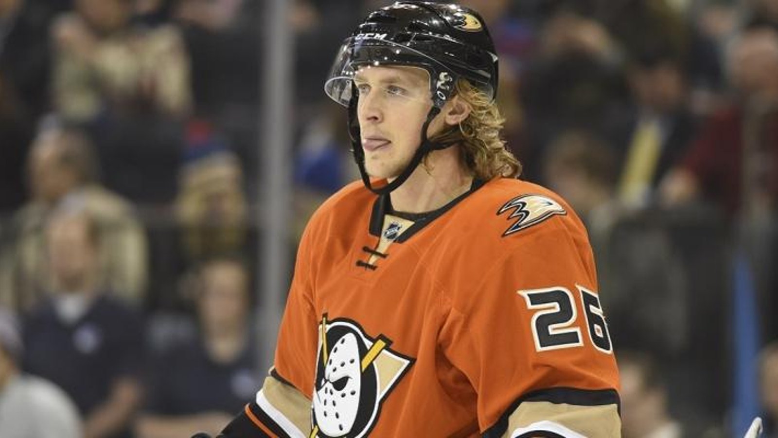 Carl Hagelin scores his first goal since the trade against his former team.