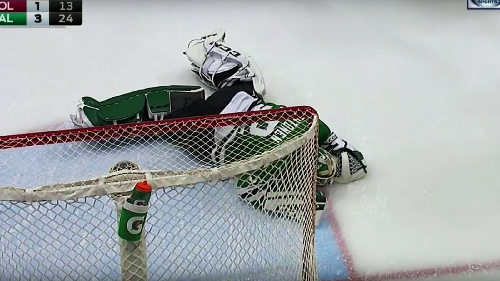 Lehtonen forced to leave after collision with Iginla!