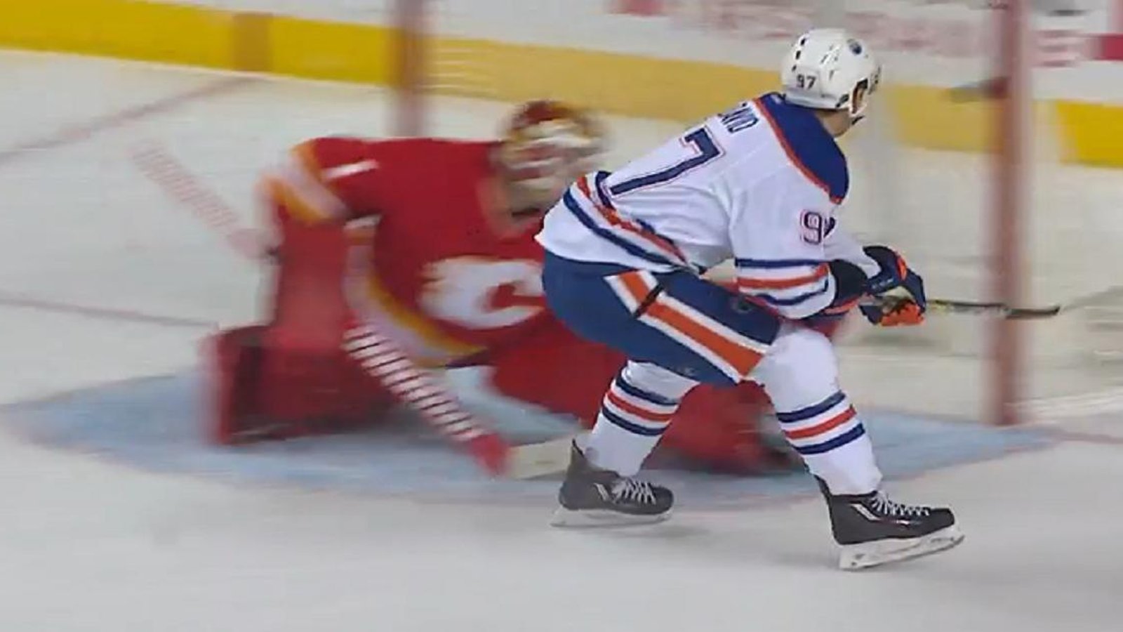 Connor McDavid once again gives Brian Elliott no chance